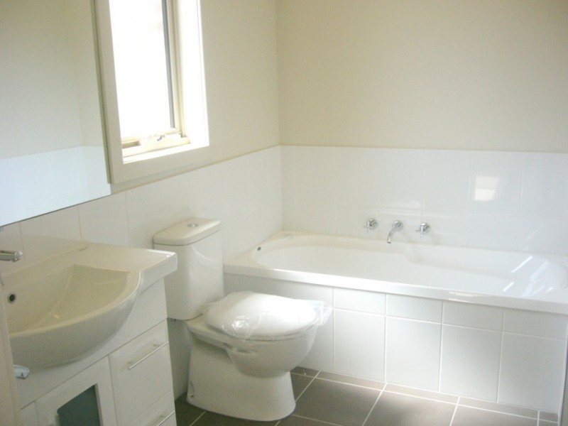 2/54 McIntosh Street, Airport West VIC 3042