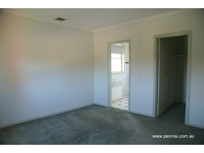 4/1 Burley Griffin Close, Keilor East VIC 3033