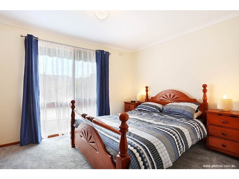 2/7 McCulloch Street, Essendon North VIC 3041