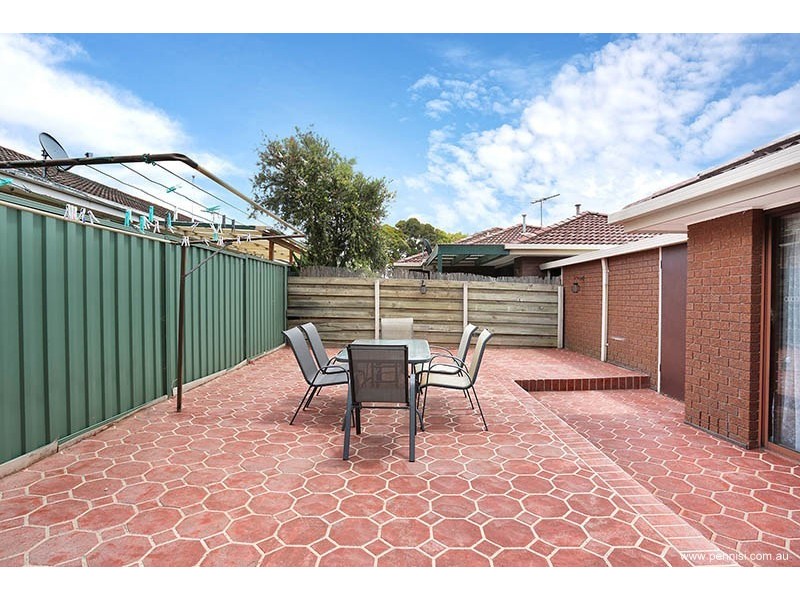 2/7 McCulloch Street, Essendon North VIC 3041