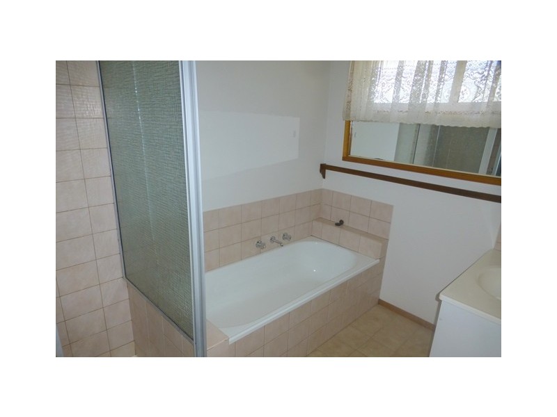 1/21 O”Shannassy Street, Essendon North VIC 3041