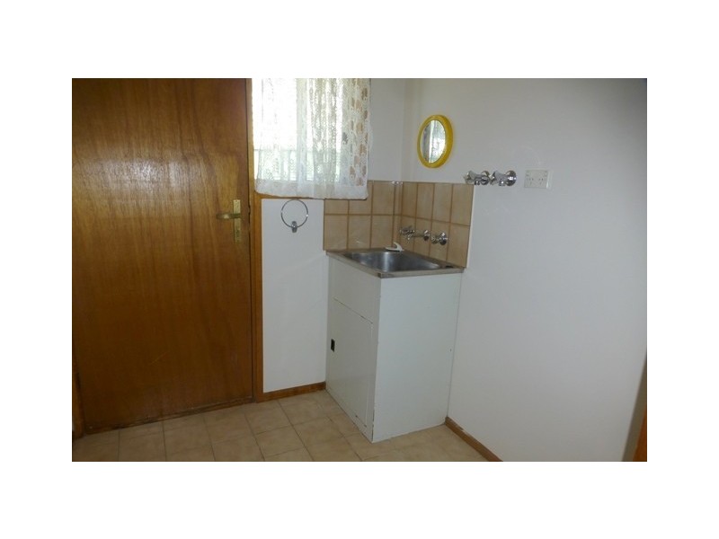 1/21 O”Shannassy Street, Essendon North VIC 3041