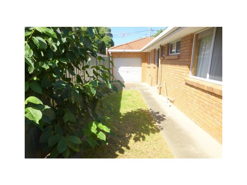 1/21 O”Shannassy Street, Essendon North VIC 3041
