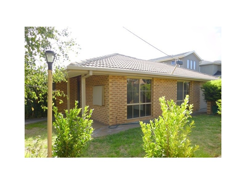 1/143 Bradshaw Street, Essendon VIC 3040