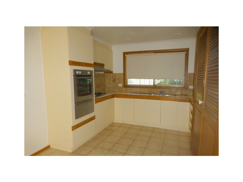 1/143 Bradshaw Street, Essendon VIC 3040