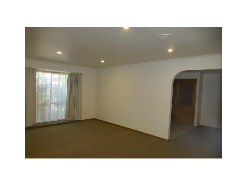 1/143 Bradshaw Street, Essendon VIC 3040