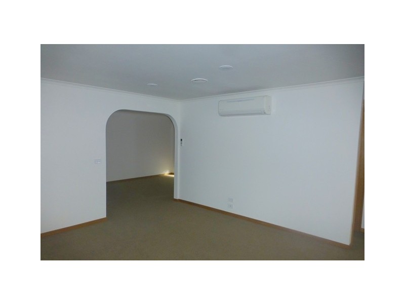 1/143 Bradshaw Street, Essendon VIC 3040