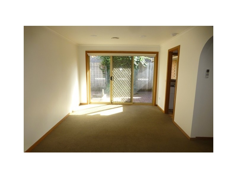 1/143 Bradshaw Street, Essendon VIC 3040