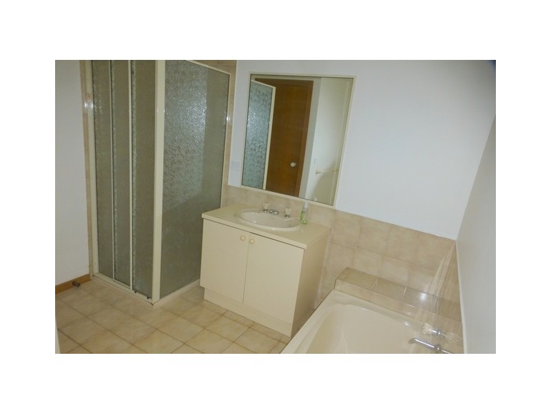 1/143 Bradshaw Street, Essendon VIC 3040