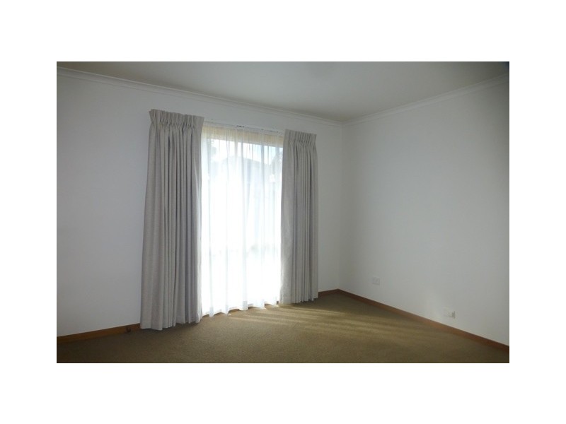 1/143 Bradshaw Street, Essendon VIC 3040