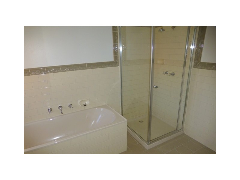 1/153 Robert St, Essendon VIC 3040