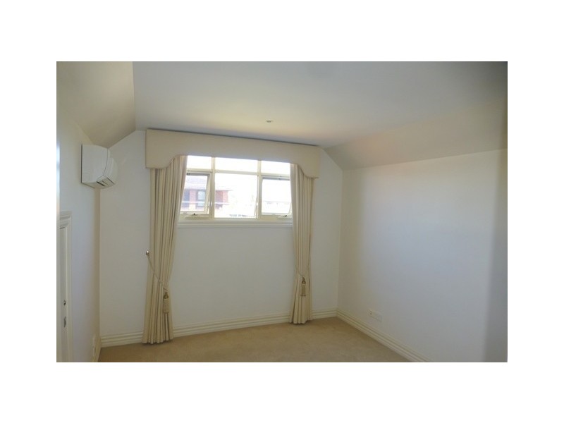 1/153 Robert St, Essendon VIC 3040