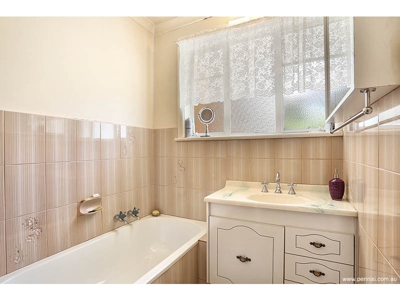 6 Valdoone Court, Oak Park VIC 3046