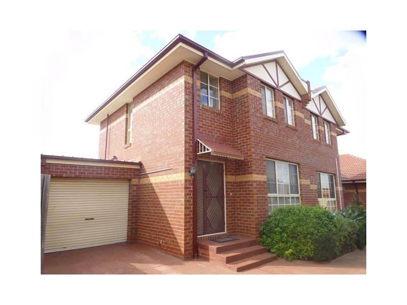 2/60 Deakin Street, Essendon VIC 3040