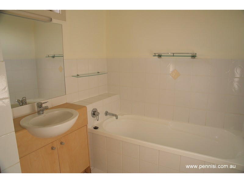 8/2 North Avenue, Strathmore VIC 3041