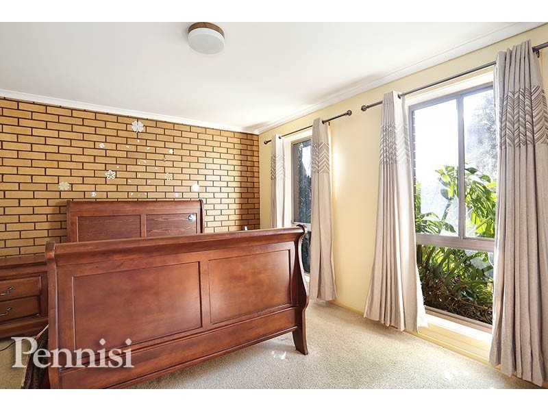 5 Heatherlea Crescent, Keilor East VIC 3033