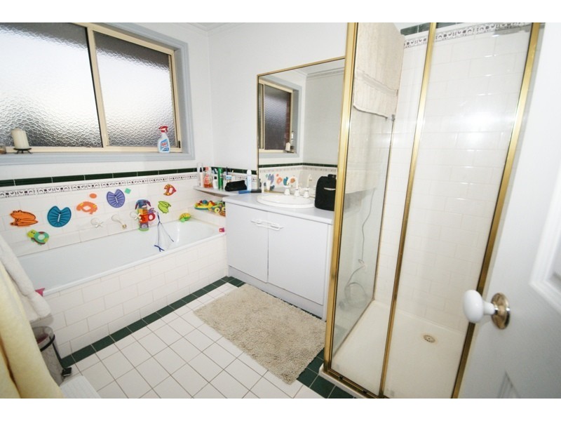 2/3 Hesleden Street,, Essendon VIC 3040