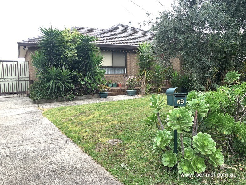 69 Barbara Crescent, Avondale Heights VIC 3034