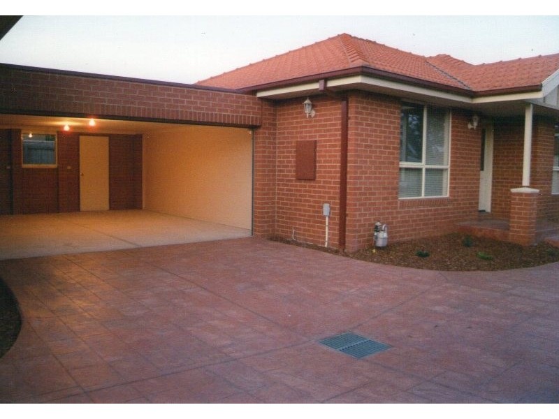 2/38 Deakin Street, Essendon VIC 3040