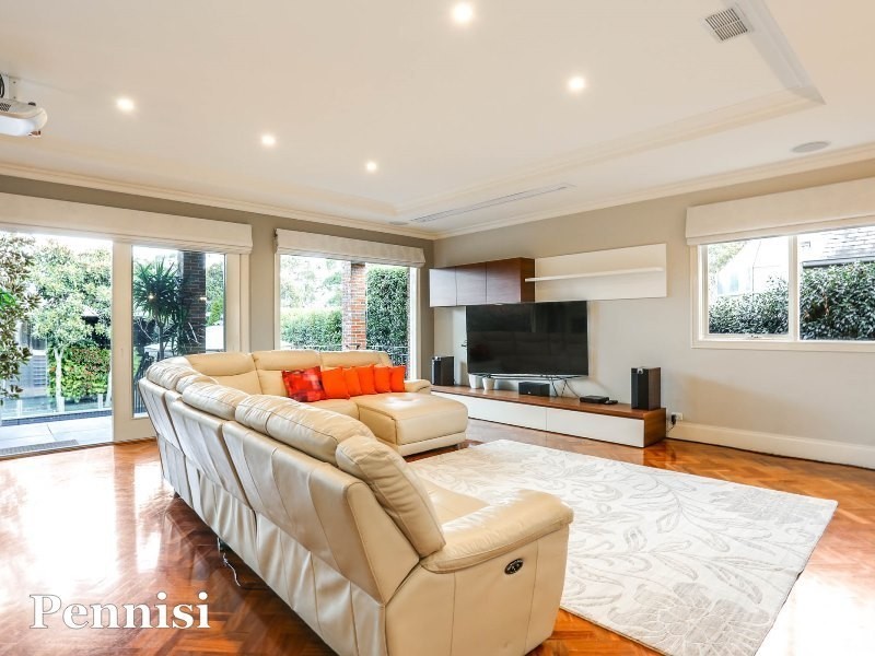 105 Woodland Street, Essendon VIC 3040