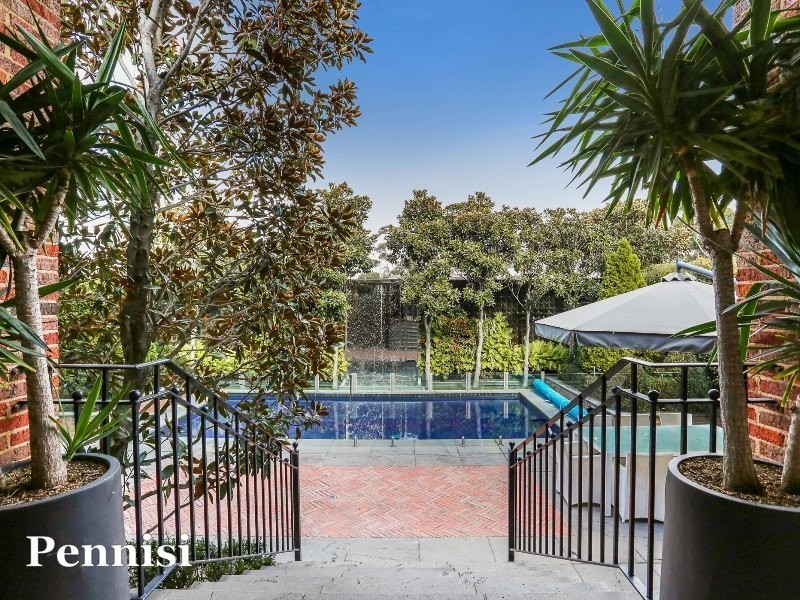 105 Woodland Street, Essendon VIC 3040