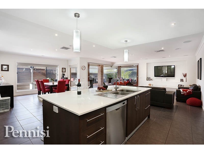 4 Shadforth Close, Taylors Hill VIC 3037