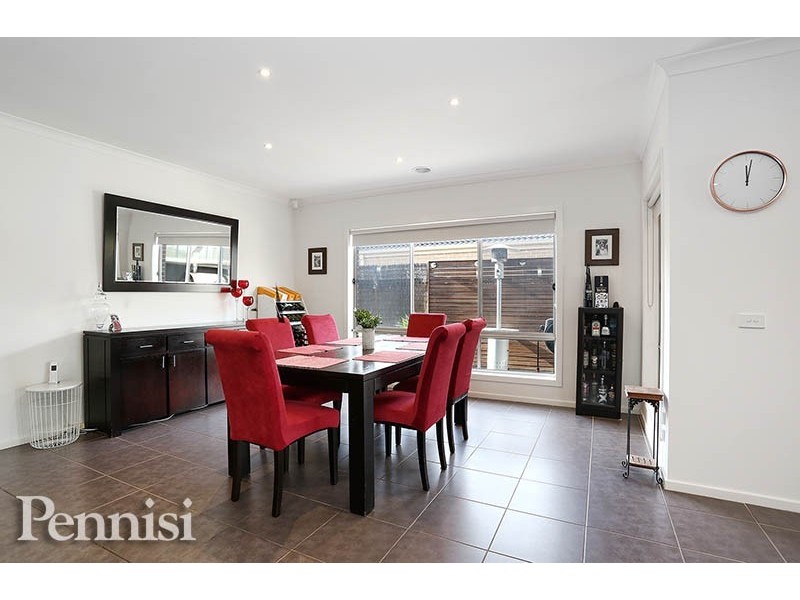 4 Shadforth Close, Taylors Hill VIC 3037