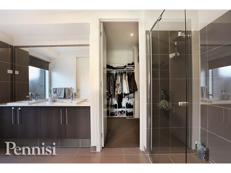 4 Shadforth Close, Taylors Hill VIC 3037