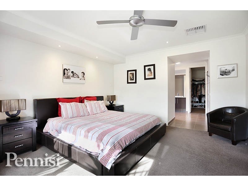 4 Shadforth Close, Taylors Hill VIC 3037