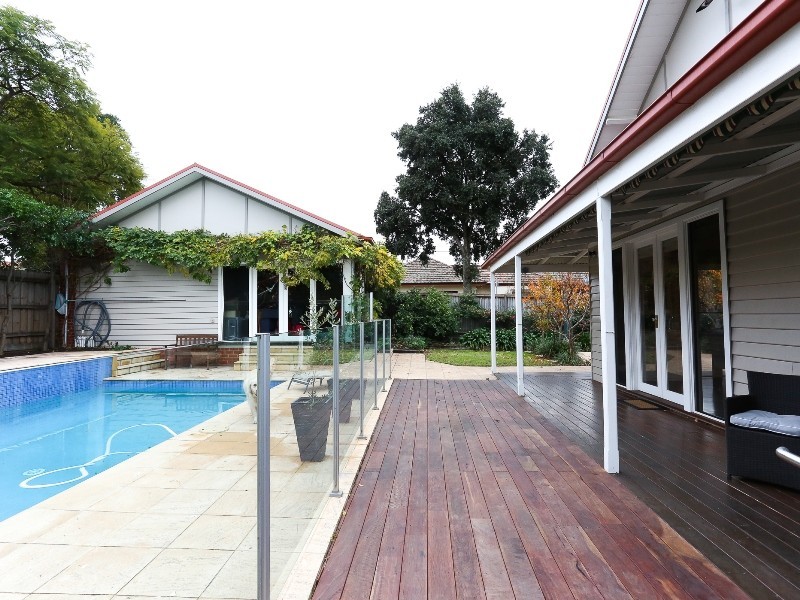 27 McCracken Street, Essendon VIC 3040