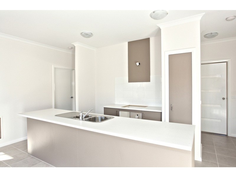 2/9 Anastasia Court, Hillside VIC 3037