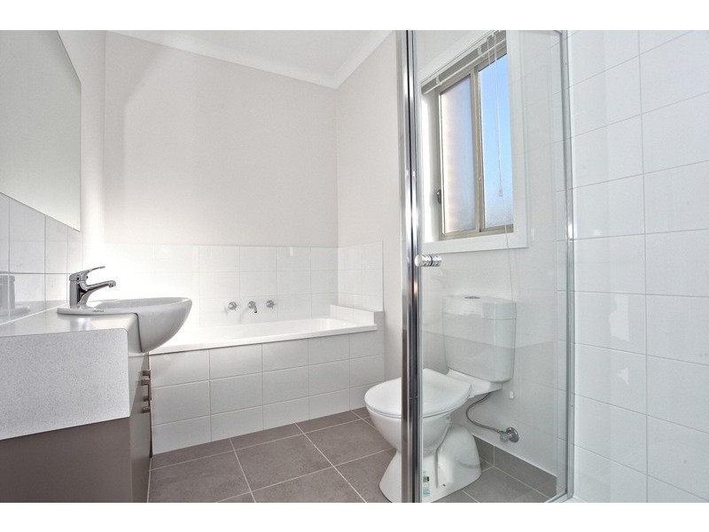 2/9 Anastasia Court, Hillside VIC 3037