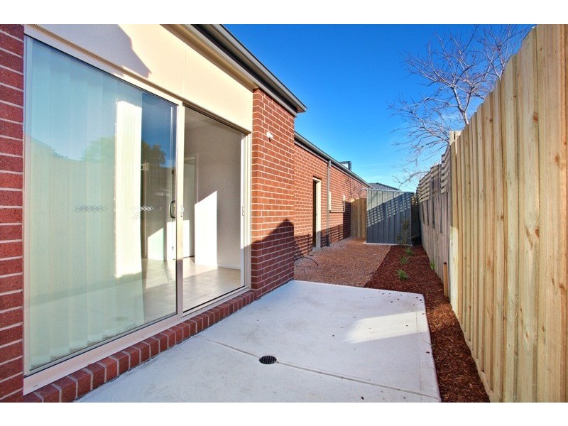 2/9 Anastasia Court, Hillside VIC 3037
