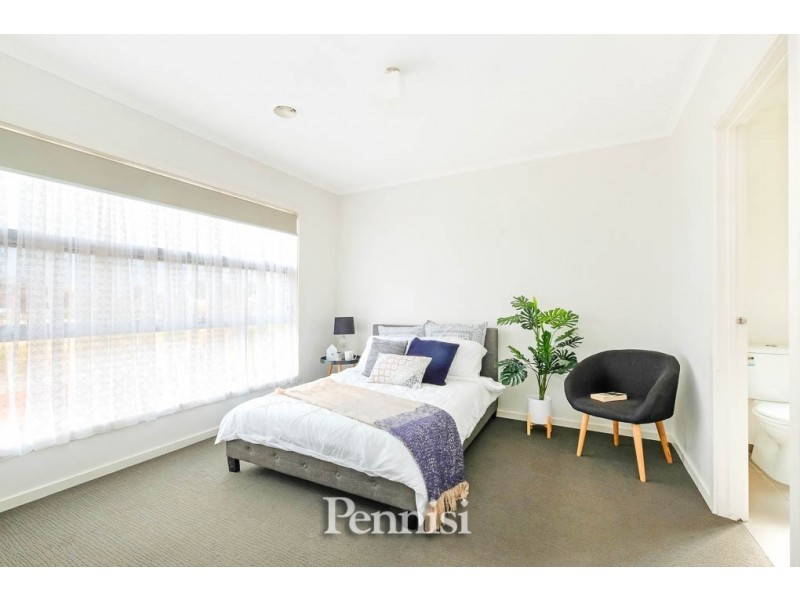 8 Earlsferry Lane, Deer Park VIC 3023