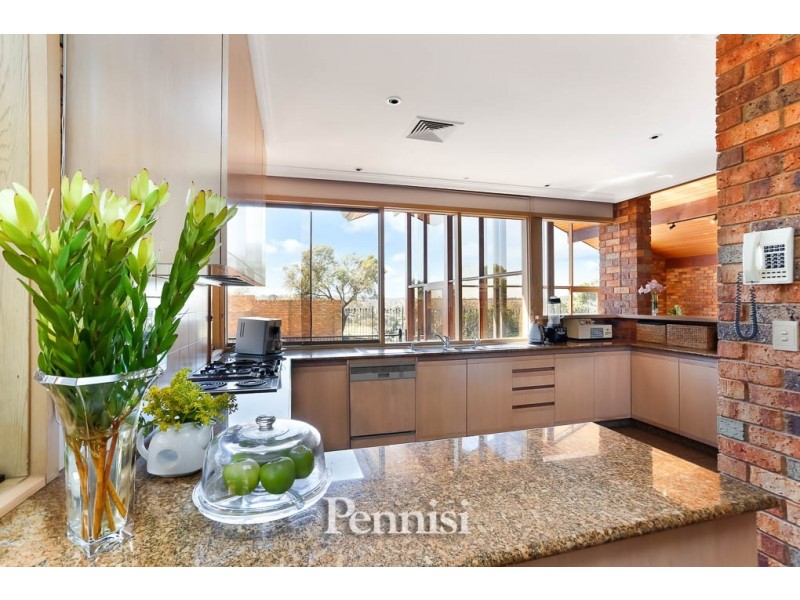 2 Tan Court, Keilor VIC 3036