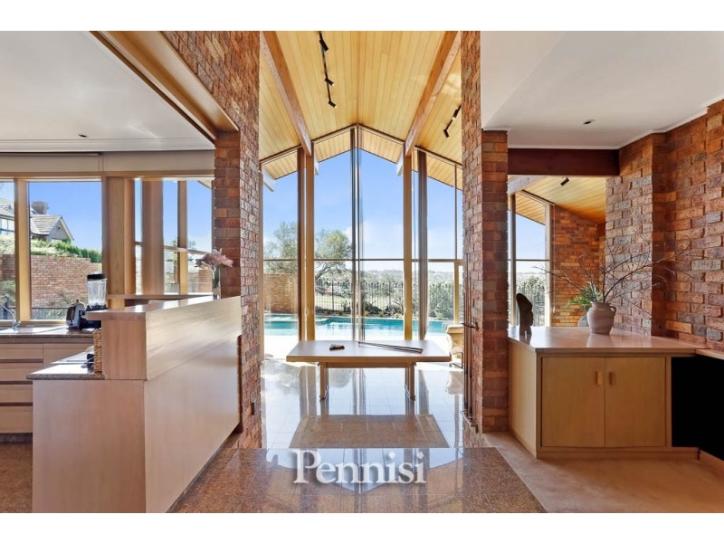 2 Tan Court, Keilor VIC 3036