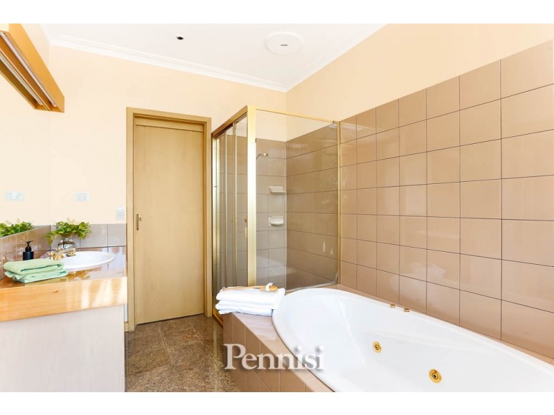 2 Tan Court, Keilor VIC 3036