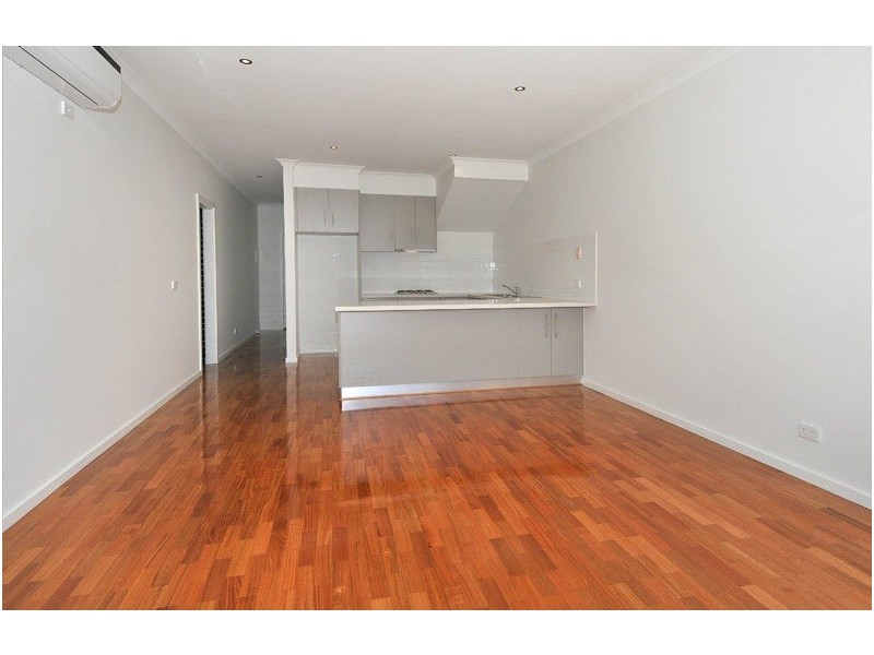 2/58 Snell Grove, Oak Park VIC 3046