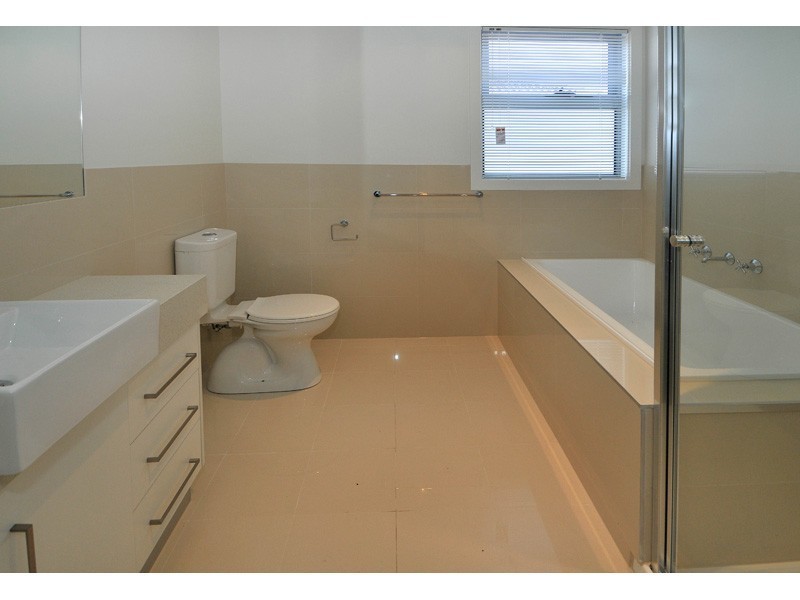 2/58 Snell Grove, Oak Park VIC 3046