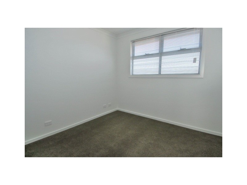 2/58 Snell Grove, Oak Park VIC 3046