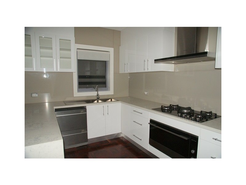 45 Rhodes Pde, Oak Park VIC 3046