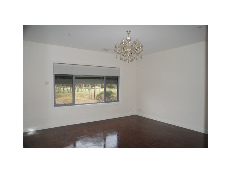 45 Rhodes Pde, Oak Park VIC 3046