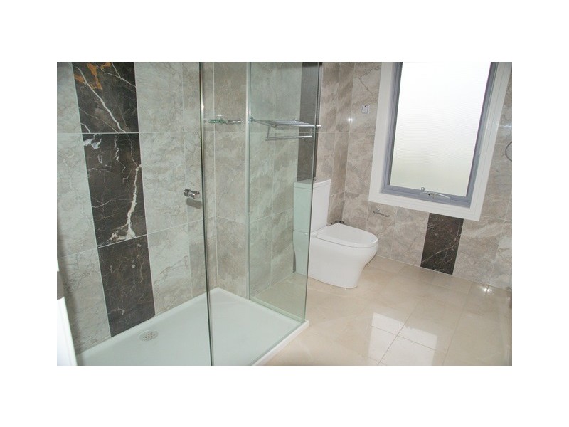 45 Rhodes Pde, Oak Park VIC 3046