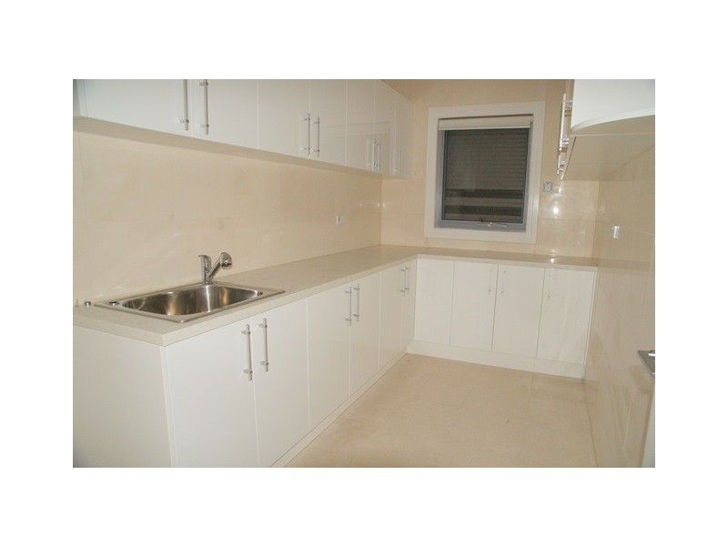 45 Rhodes Pde, Oak Park VIC 3046