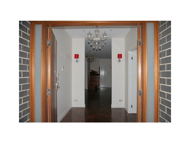 45 Rhodes Pde, Oak Park VIC 3046