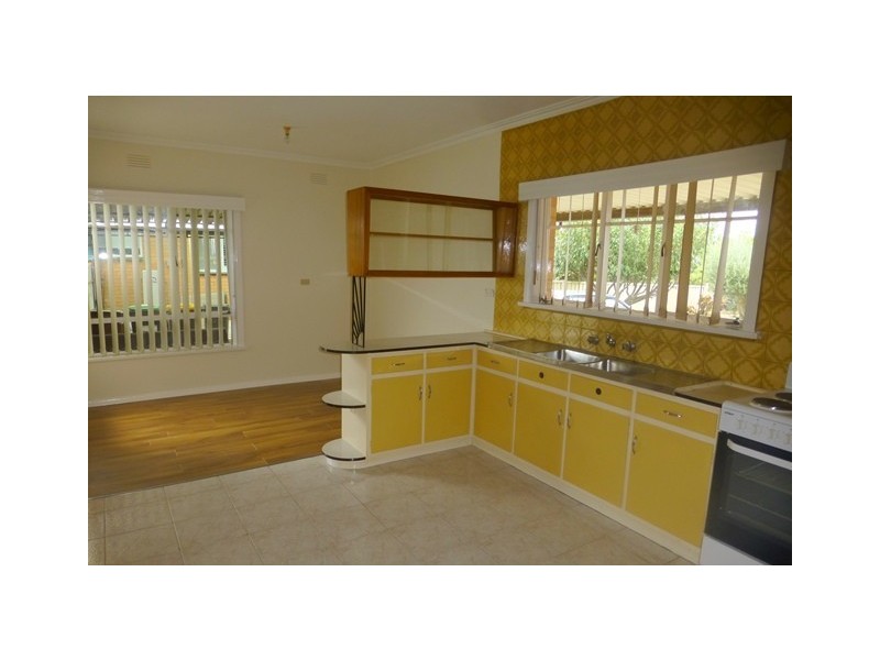 5 Thorndon Drive,, St Albans VIC 3021