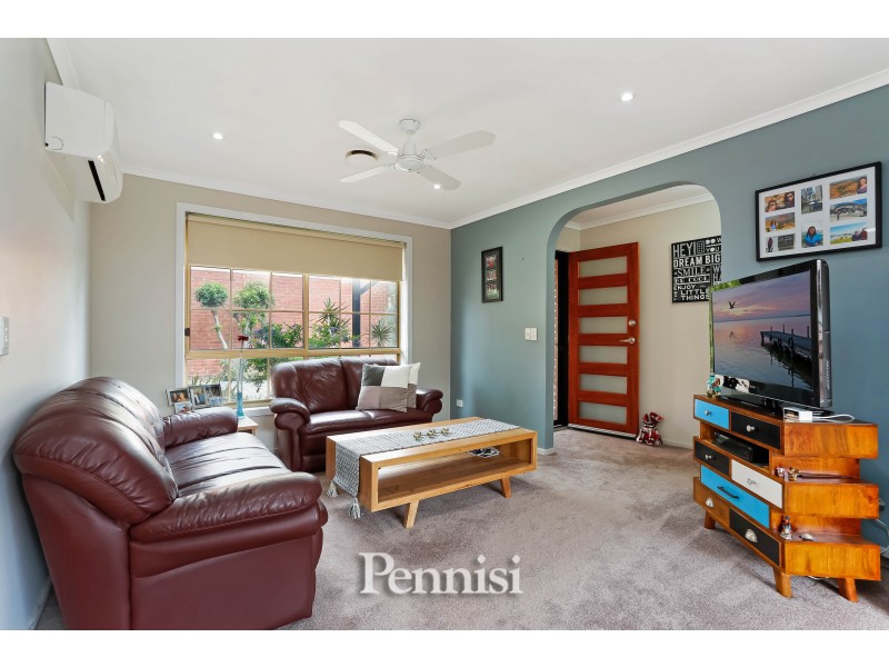 1/17 Tasman Avenue, Strathmore Heights VIC 3041