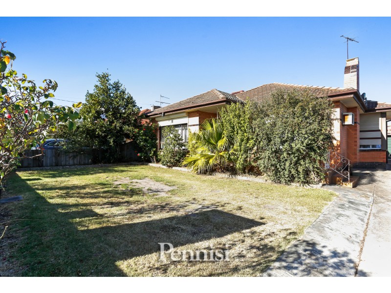 4 McNamara Avenue, Airport West VIC 3042