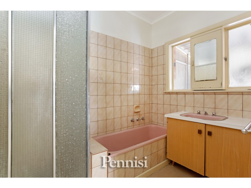 4 McNamara Avenue, Airport West VIC 3042