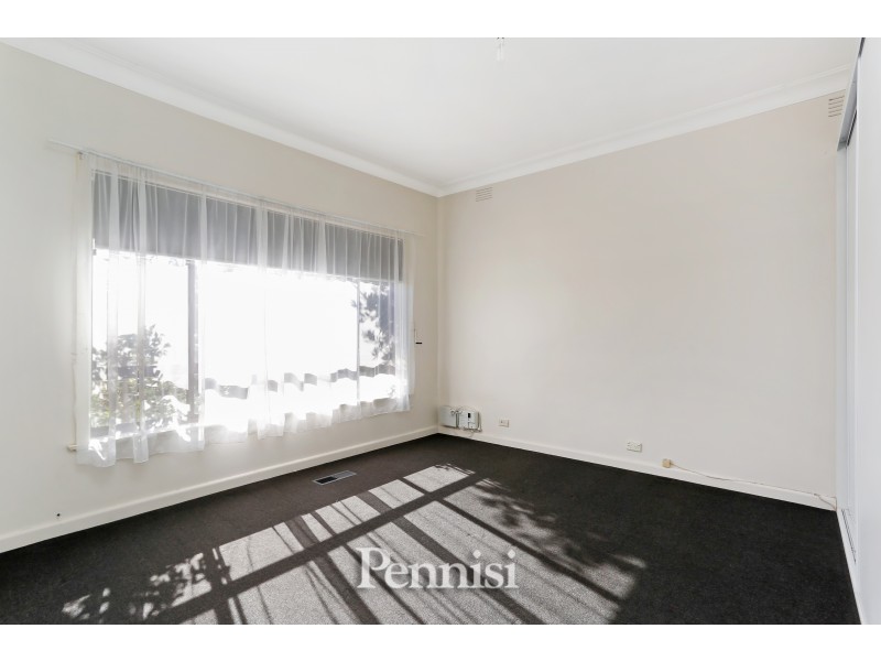 4 McNamara Avenue, Airport West VIC 3042